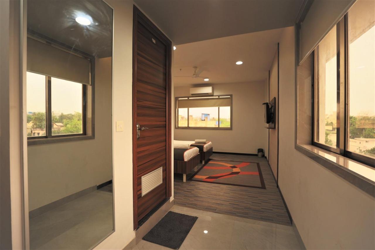 Crystal Urban Park Hotel Bhubaneswar Exterior photo