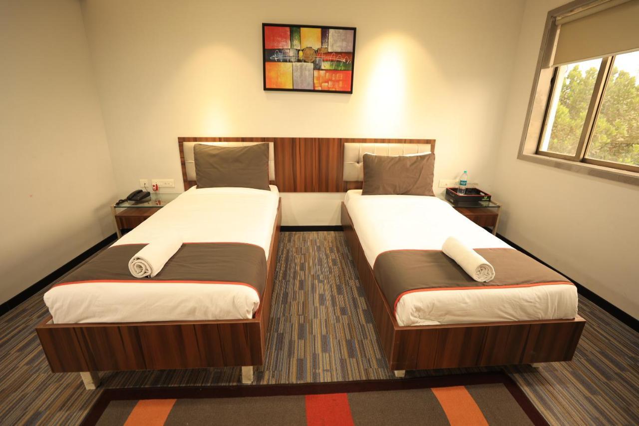 Crystal Urban Park Hotel Bhubaneswar Exterior photo